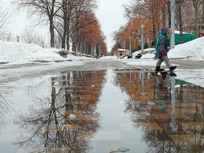 Spring is coming! - Tile, My, Samara, Anomaly, Puddle, Reflection