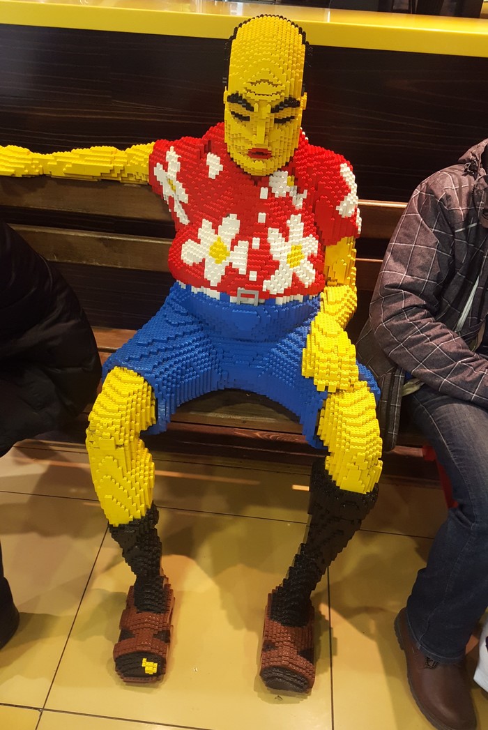 Просто мужик из лего с порванным носком. LEGO, Носки, Домодедово, Юмор