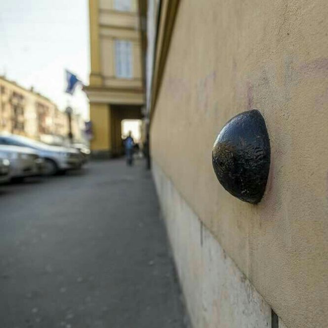 Cannonballs stuck in houses, fortresses, trees - The photo, Story, Cannonball, Longpost