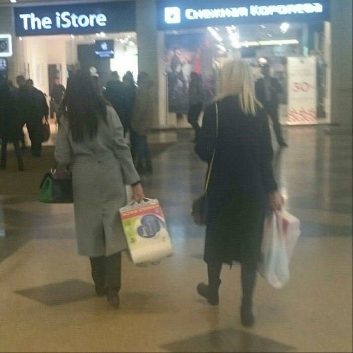 А говорят, девочки не какают...