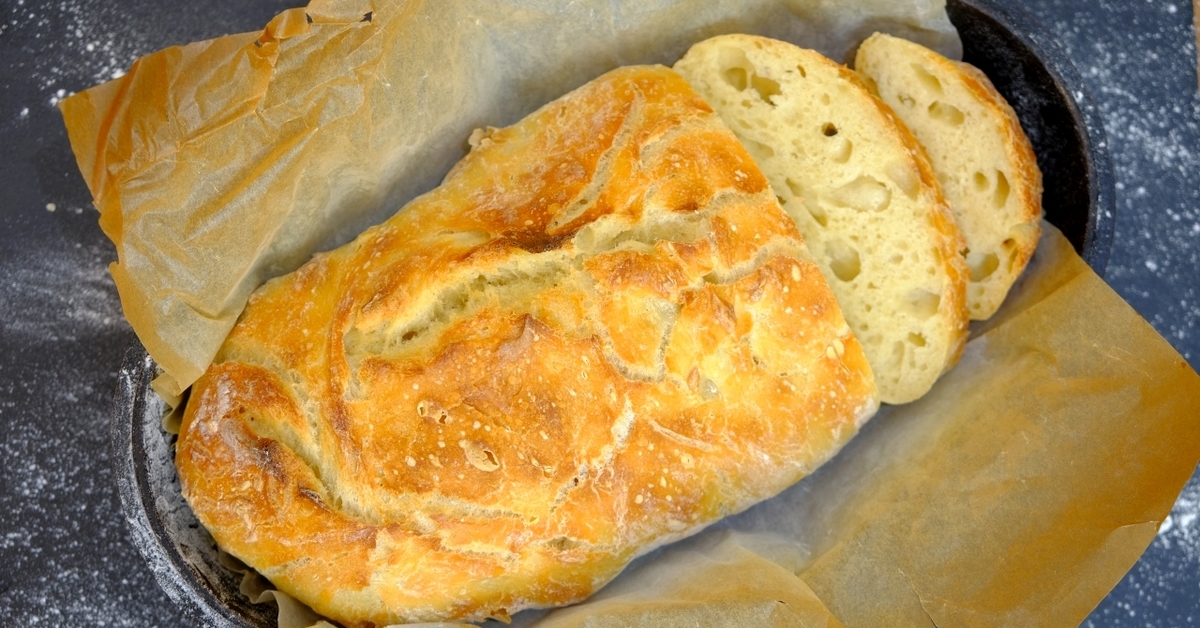 Хлеб без замеса рецепт. Хлеб без замеса. Хлеб в духовке. Домашний хлеб в духовке. Домашний хлеб хрустящий в духовке.