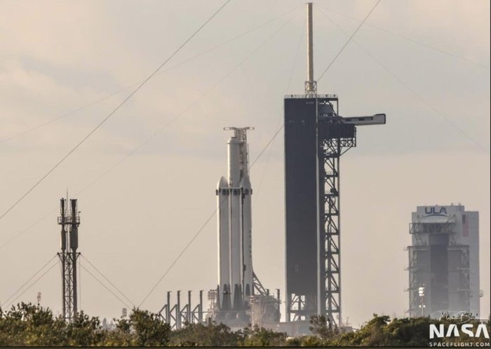 SpaceX's Falcon Heavy prepares to fire test its 27 Merlin engines - Spacex, Falcon heavy, Merlin, Arabsat 6A, Reusable rocket, Space, Technics, , Longpost