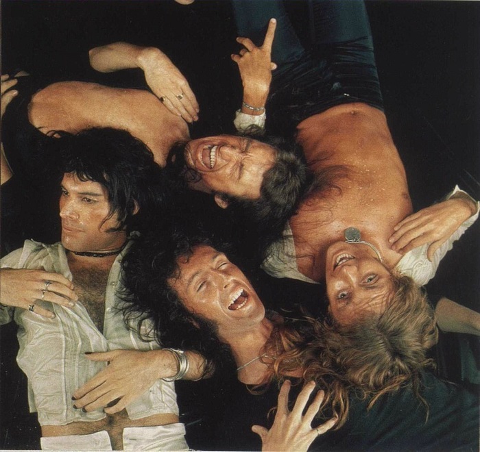 queen. There will always be friends who will spoil the photo - Queen, Freddie Mercury, Brian May, Roger Taylor, John Deacon