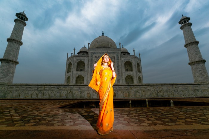 We were not lucky with the weather, but oh well) - My, Taj Mahal, India, Sari, Beautiful girl, The photo