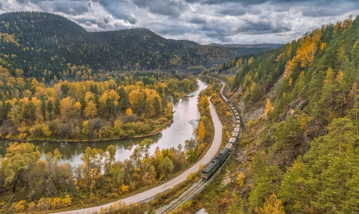 Freight train in the vicinity of the working village Vyazovaya, Chelyabinsk region - Southern Urals, Chelyabinsk region, Autumn, Yuryuzan, Russian Railways, The photo, Nature, Landscape