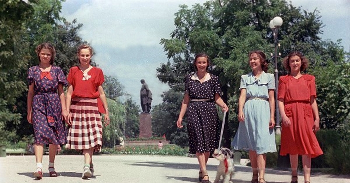 Платья послевоенного времени