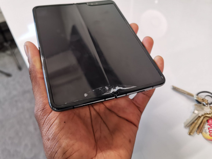 FLEXIBLE SAMSUNG FOLD BROKEN. The failure of the company. - Samsung, Samsung Galaxy Fold, Гаджеты, Longpost