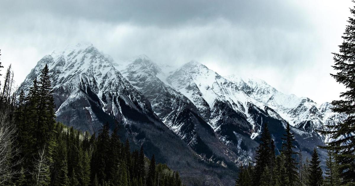 Near mountain. Горы вблизи. Горы вблизи для фотошопа. Гора вблизи вблизи для фотошопа.