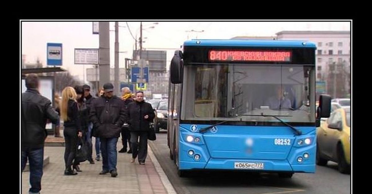 Видит автобуса. Приснился автобус. Вбегает в автобус. Фашисты в автобусе. Демотиватор автобус 2021.