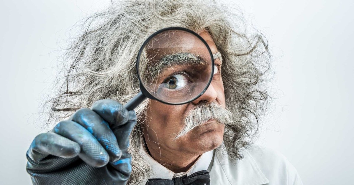 Успешный ученый. Ученые которых все знают. Мужчина в лаборатории. Профессор в лаборатории. Ученые в лаборатории.