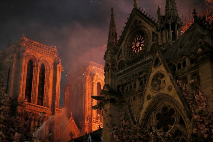 Notre Dame Cathedral on fire - Fire, The cathedral, Longpost