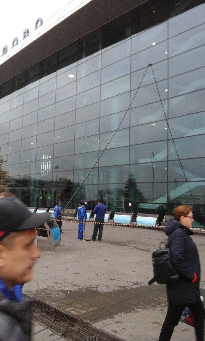 How do you wash windows at the airport? - My, Industrial alpinism, Washing windows, Saving, Longpost