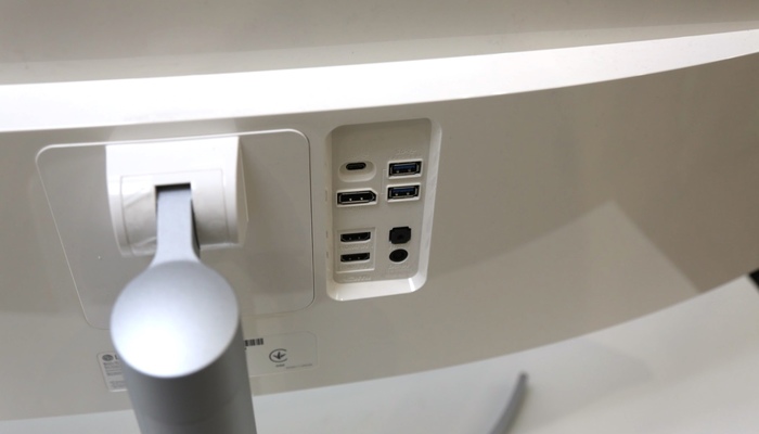 «На мониторе 21:9 спокойно помещаются восемь мобильных макетов в ряд». Тест-драйв ультраширокого монитора от дизайнера Длиннопост