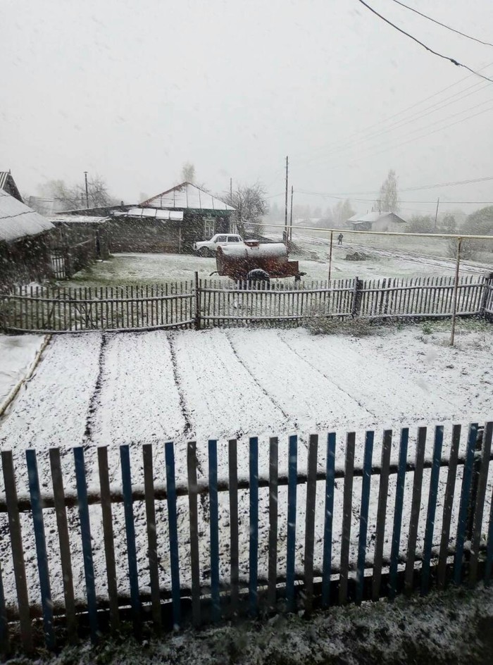 And so today in the Volga region, Mordovia - Snow in spring, Spring