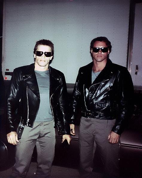 Arnold Schwarzenegger and stunt double Peter Kent on the set of the movie Terminator in 1984. - Arnold Schwarzenegger, Peter Kent, Terminator, Celebrities, Photos from filming, 80-е, VHS
