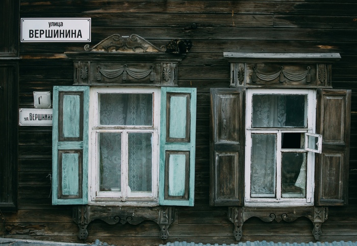 Keeper of the House - My, The photo, cat, The street, Tomsk, Window, Wooden house