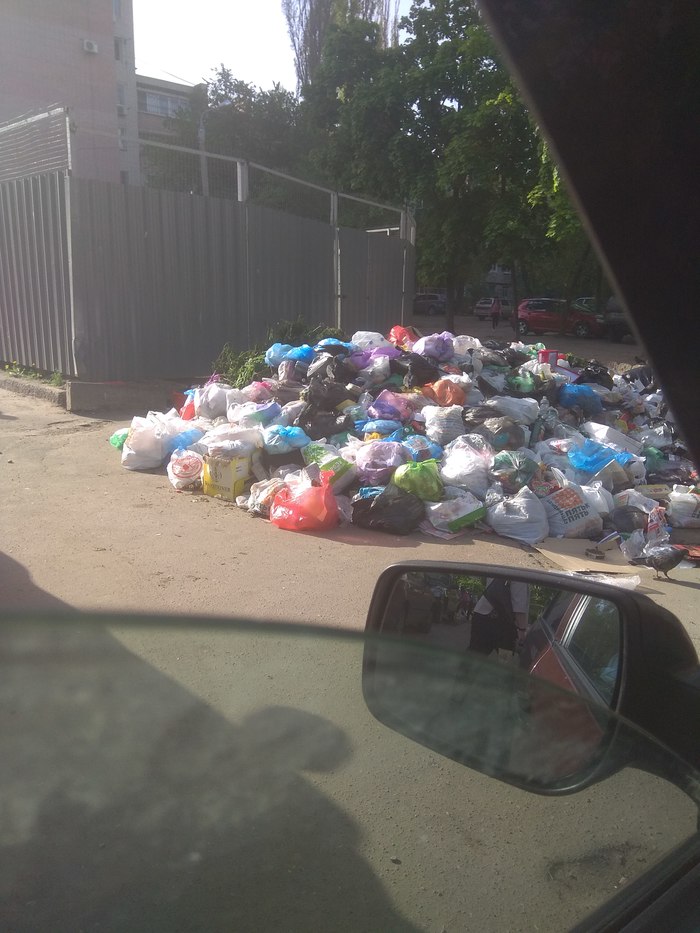 That's how we live. - Garbage, Tenants, Voronezh