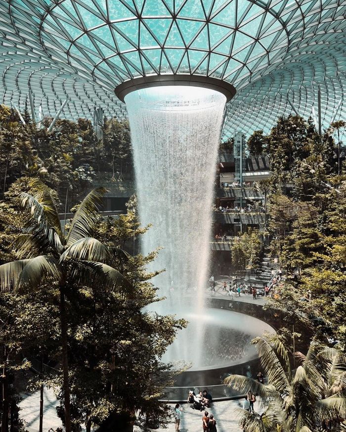 Singapore, man-made waterfall at Changi Airport. - The photo, Waterfall, Town, Parking, beauty, Singapore, The airport, Video, Longpost