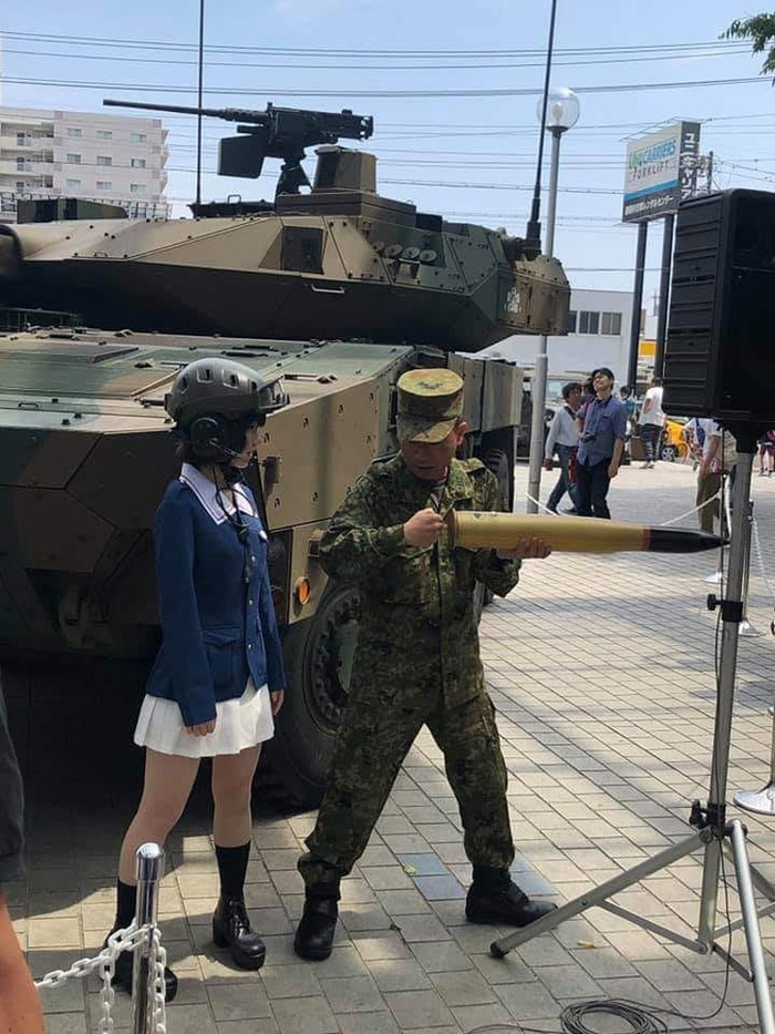 I scored a charge in the carcass of Pugo and thought: I'll treat my girlfriend - Japan, Armored vehicles, Tanks, Schoolgirls