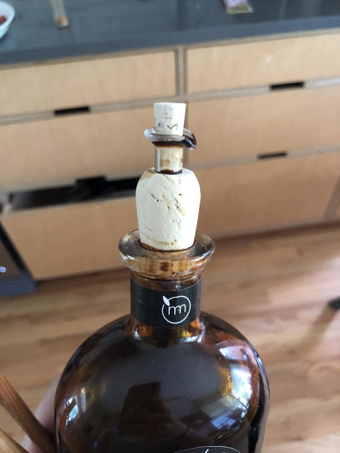 У большой пробки есть своя мини пробка