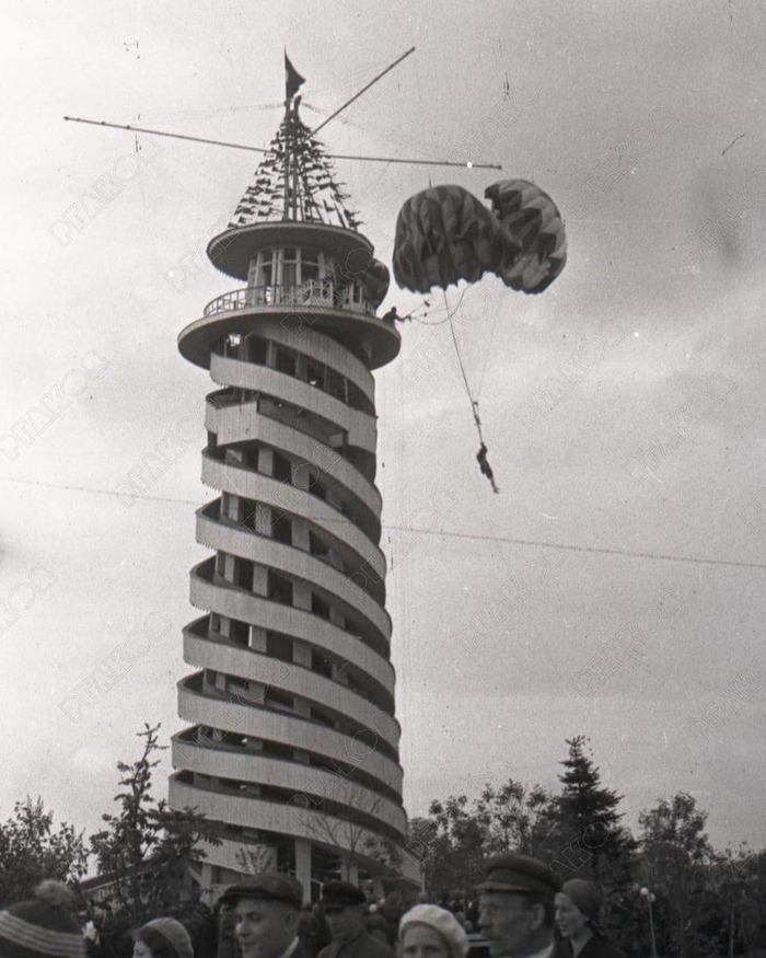 Parachute tower in the Park of Culture. Gorky, Moscow, 1935-1940 - My, Park of Culture, Moscow, 40's, Story