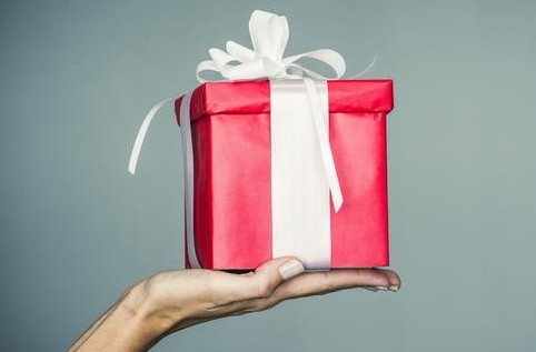 What gift should you give? - Presents, Reflections, Thoughts