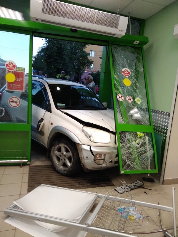 Get it done in 60 seconds. - Pyaterochka, Drunk Driver, Kirovo-Chepetsk, Kirov, Longpost