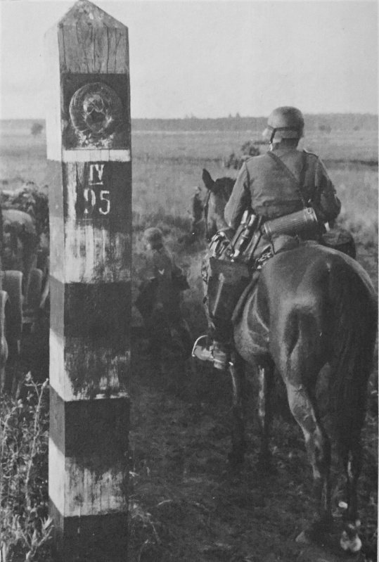 Немецкие солдаты пересекают государственную границу СССР. Великая Отечественная война, Граница, СССР, Германия