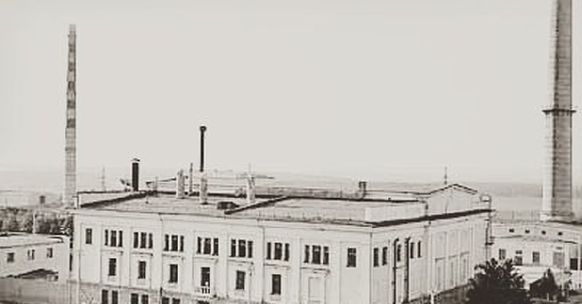 Запуск первого в мире атомной электростанции. АЭС В Обнинске 1954. Обнинская АЭС Обнинск. Первая в мире АЭС В Обнинске. Первая АЭС Обнинск 1954.