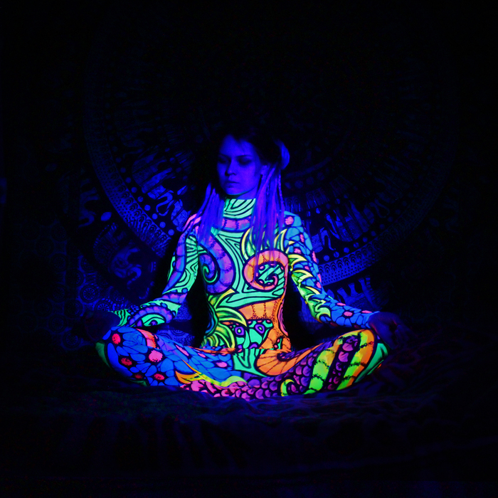 Stage costume, glows in UV. - My, Acrylic, Painting, Light show, Glowing costume, Costume, Circus, Artist, Overalls