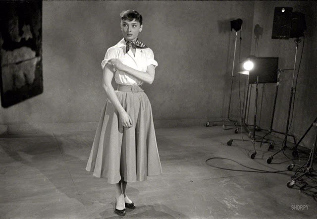 Audrey Hepburn on the set of Roman Holiday. - Audrey Hepburn, Roman holiday, Movies, Longpost