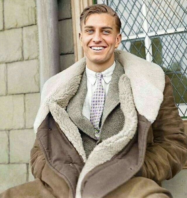 Franklin Delano Roosevelt Jr. (son of the 32nd President of the United States) during his college years, 1937 - A son, USA, Studies, Story, The photo, Guys, College