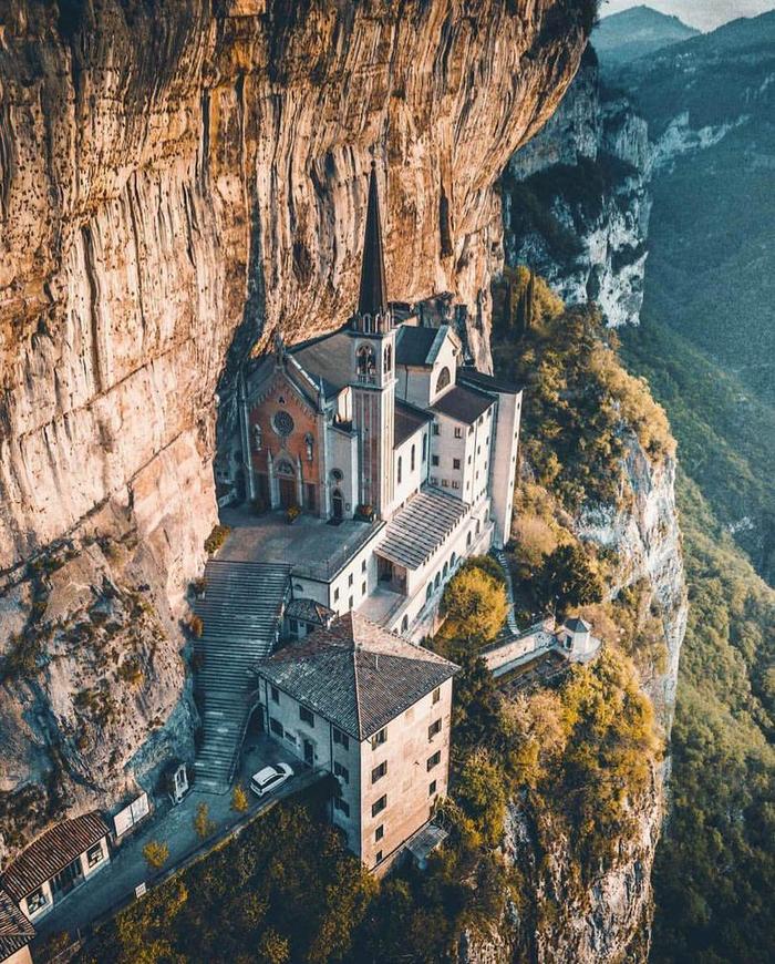 Madonna della Corona, Italy, 17th century. - Italy, Church, Architecture, Lock