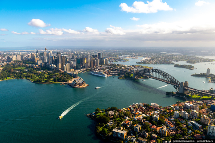 Sydney from above is a city of surfing and skyscrapers. - Sydney, Australia, Travels, Gelio, Longpost
