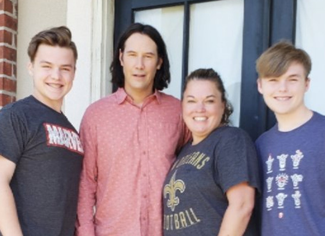 Keanu Reeves surprised family of fans who left him a message in his backyard - Keanu Reeves, Cyberpunk 2077, Celebrities, Longpost