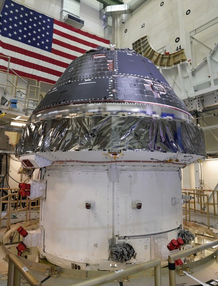 Orion    . ,  , SpaceX, , 