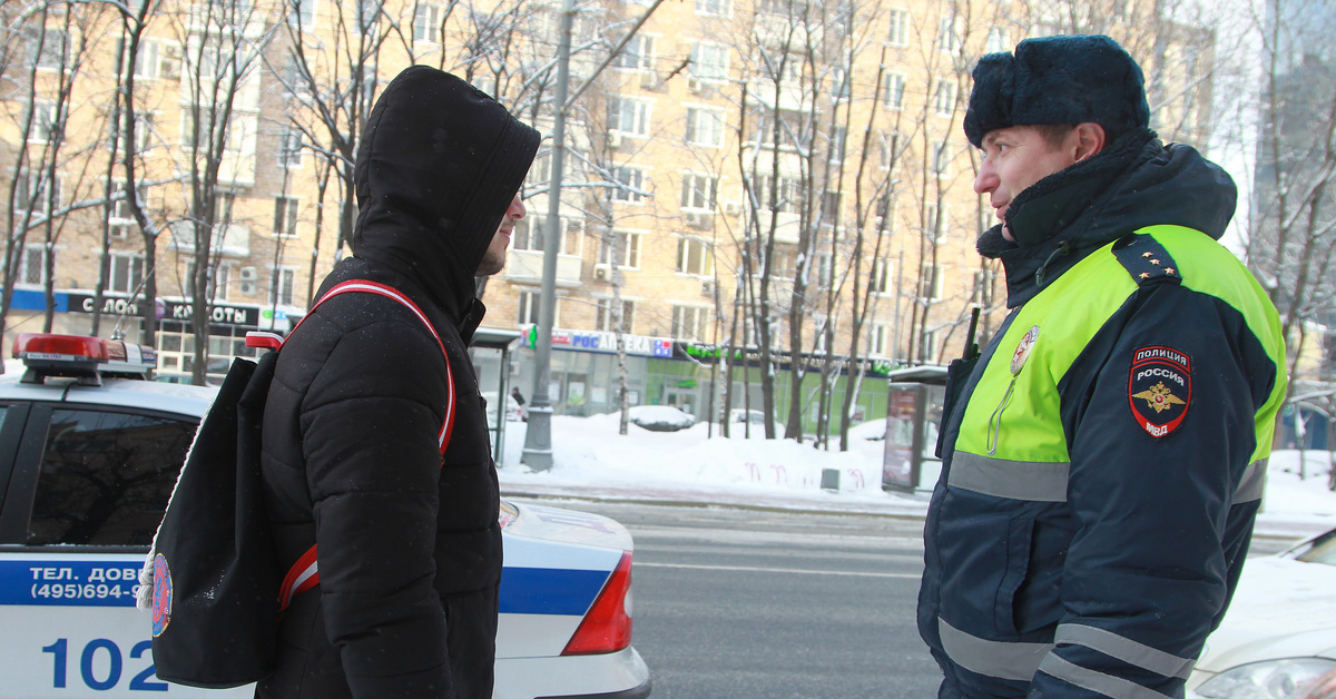 Имеет ли дпс. ГИБДД Оренбург. Сотрудники ГИБДД города Москвы. Пеший ДПС. Пеший гаишник.