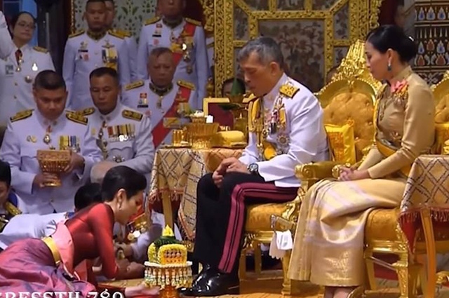 The king of Thailand officially recognized his mistress as his second consort - King, Thailand, Relationship, Longpost, Polygamy, Maha Vajiralongkorn