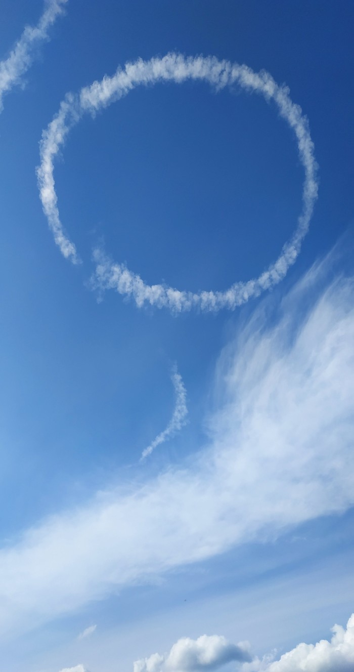 Air balloon from pilots) - My, Condensation trail, Clouds, Airplane