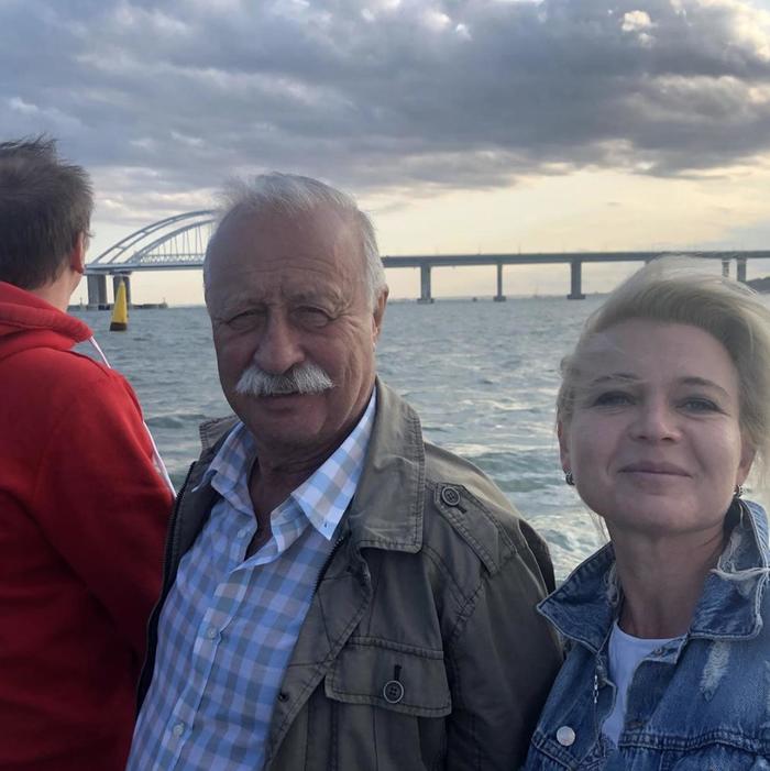 Photo of the week - Crimean bridge and Leonid Yakubovich. May your drum spin forever! -) - Russia, Crimea, Kerch bridge, Field of Dreams, Yakubovich, , Twitter, Crimean bridge