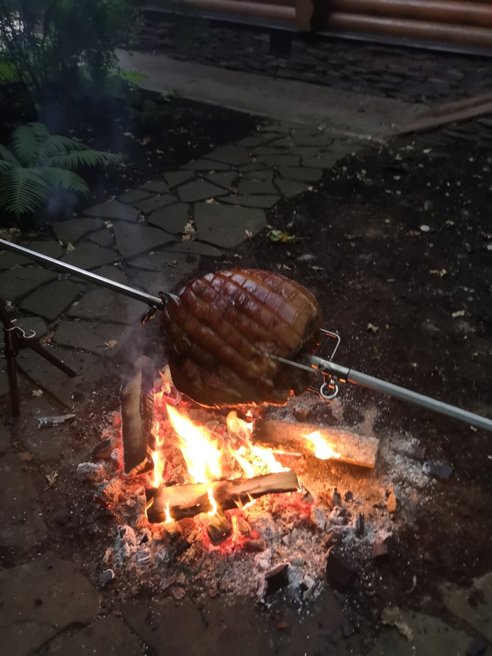 мясо на вертеле на мангале. Смотреть фото мясо на вертеле на мангале. Смотреть картинку мясо на вертеле на мангале. Картинка про мясо на вертеле на мангале. Фото мясо на вертеле на мангале