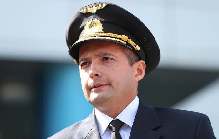 The commander of the A321 that crashed in the Moscow region apologized to the passengers - My, Ural Airlines, Airbus 321, Emergency landing, Aviation, Airbus A321