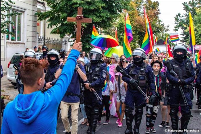 On the wave of dispersal of protests in Moscow. How rallies are held in Poland - Protest, Church, Homosexuality, Demonstration, Christianity, Moscow, Longpost, Homosexuality