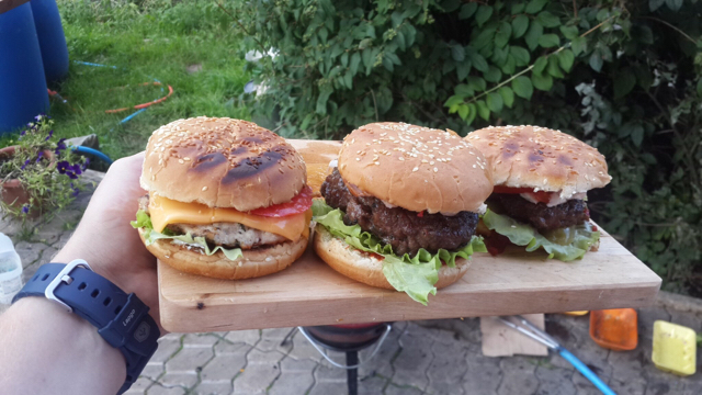 Всем,кто обедает - приятного аппетита;)