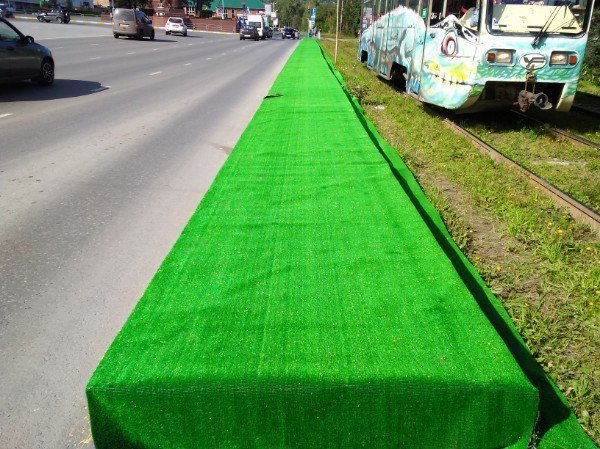 In Zlatoust, Chelyabinsk region, storm drains along the highway were covered with carpet. - Zlatoust, Rainstorm, Carpet, Officials, Potemkin villages, Marasmus