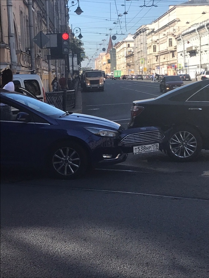 У вас ус отклеился... - ДТП, Юмор