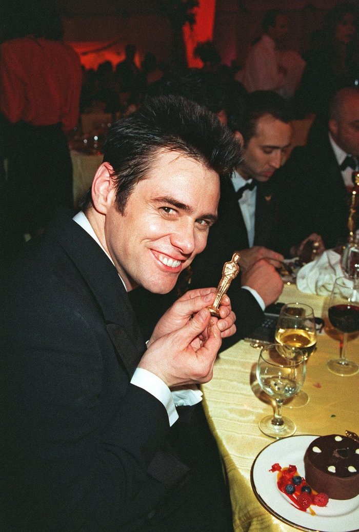 Jim Carrey with his Oscar - Jim carrey, Celebrities, Oscar, 90th, Nicolas Cage, The photo, Modesty