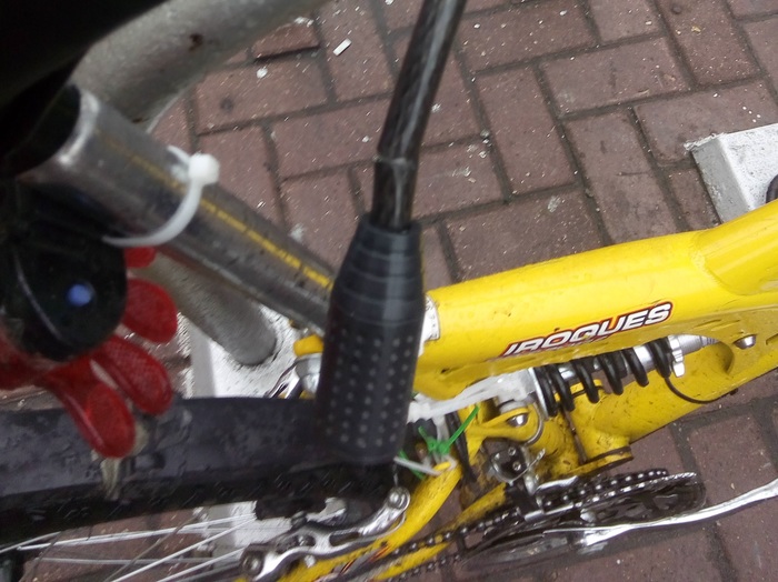 Tried to hack the bike - My, A bike, Theft, Thief, Theft, Bicycle lock, Cyclist, Parking, Parking, Longpost