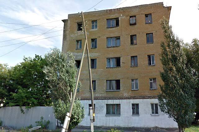 Two entrances of the Kurgan hostel were washed away into Tobol along with the residents. The house is still falling apart - My, Mound, Tobol, Dormitory, Tragedy, Housing and communal services, Hell, Longpost