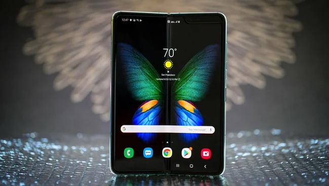 The flexible display of the new Samsung Galaxy Fold broke on the second day of use - Galaxy Fold, Breaking, Journalists, Longpost